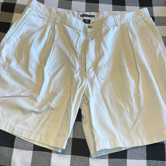 NIKE GOLF size 40 shorts - Picture 1 of 4